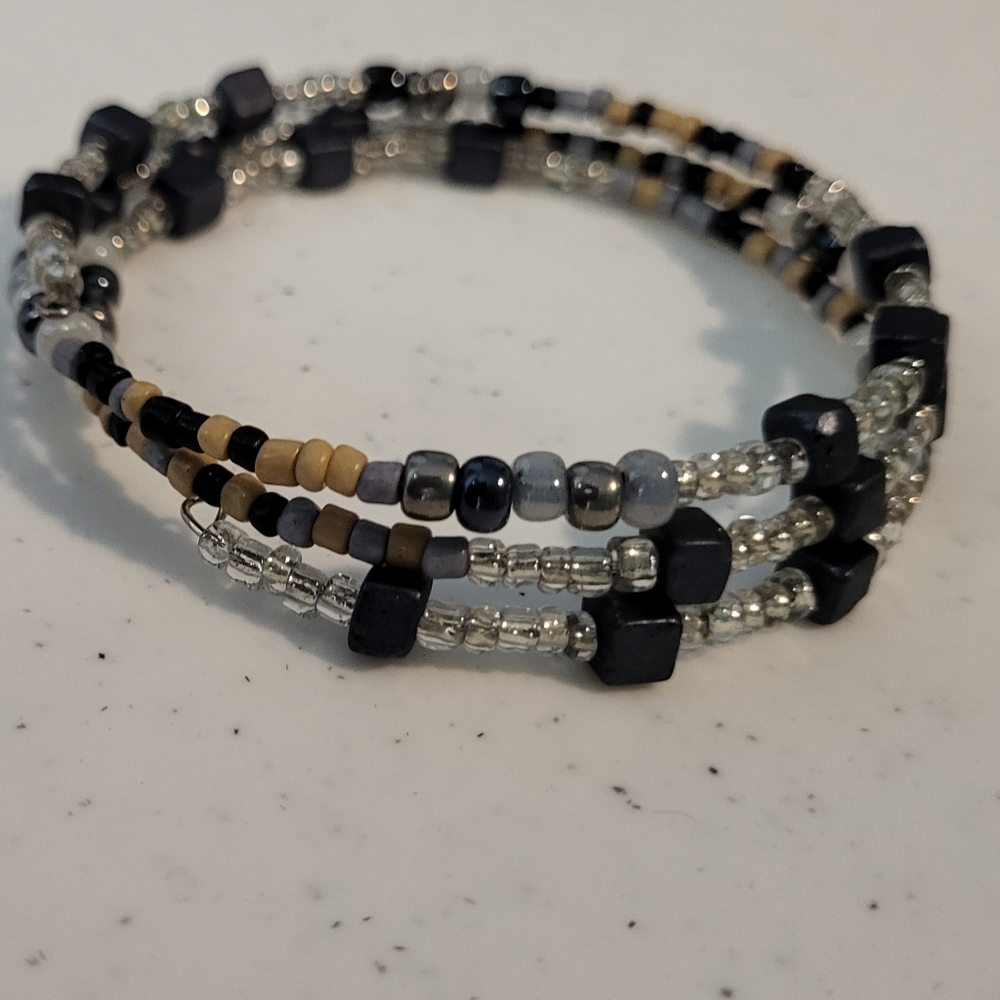 Clearance Sale! Navy and neutral seed beads braclet